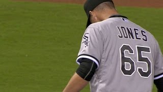 CWS@KC: Jones works a 1-2-3 8th in return from injury