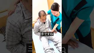 【意識するのは腕だけ？！起き上がり介助方法】