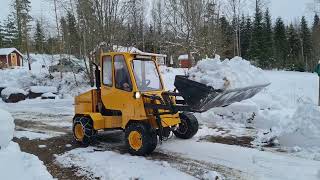 Hembyggd minilastare. Diy mini loader. Flyttar blötsnö med 2meters skopa.