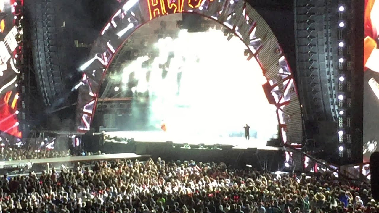 AC/DC Rock Or Bust Live At Gillette Stadium, Foxborough, Mass., 8/22/15 ...