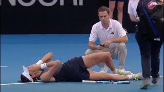 Garbine Muguruza collapses on the court (Brisbane 2018)