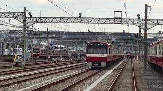 京急線91回送653-4〜1が金沢文庫車検区の車庫内を走行中！快特青砥行き1000形とエアポート急行新逗子行き600形が走行中！4両編成99S特急成田空港方面佐倉行き1000形401〜404が停車中！