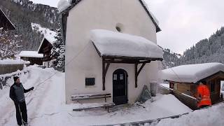 ❄️Winter service❄️Snow clearing🚜a chapel roof⛪️