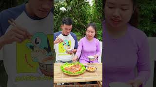 Làm cóc ngâm cùng bữa cơm với chồng Tú