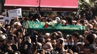 Thousands throng funeral for Turkish author Yasar Kemal