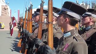 04.05.2022. Valsts prezidents Egils Levits svinīgā ceremonijā noliek ziedus pie Brīvības pieminekļa