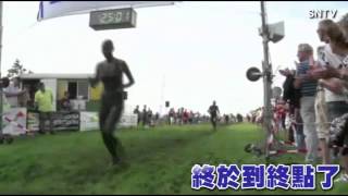 荷蘭泥巴路跑 比完直接沖涼涼--蘋果日報 20140718