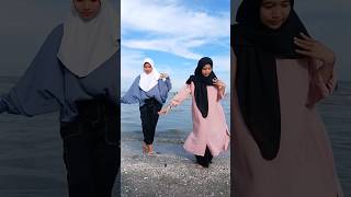 ASIKNYA JOGET DI PANTAI JADI PUSAT PERHATIAN #shorts #viral #jogettiktok #pantai