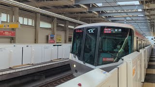 つくばエクスプレス線TX2000系TX2665編成柏の葉キャンパス駅高速通過シーン