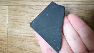 フラーレンを含む鉱石、シュンガ石 Shungite