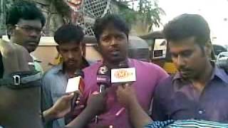 Ajith  fans fight in madurai against video piracy.mp4