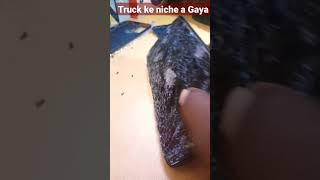 truck ke niche a Gaya full ripare 👇👇#shorts #viral #trending #tiktok #youtubeshorts #ytshorts