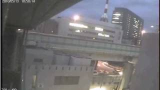 箱崎ロータリー逆走車。トラックとすれ違い20100513 18:57【倍速】