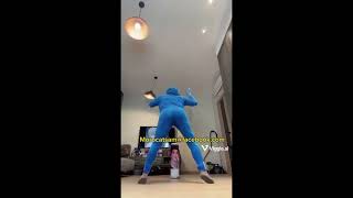 Karinz Bravo, Hero song