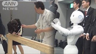 ロボットも入社式に　新入社員恒例のカンナがけも(16/04/01)