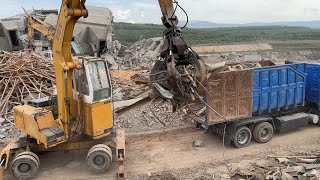 Liebherr 922 Loading Scrap Metals - Sotiriadis/Labrianidis Demolition \u0026 Recycling Works - 4k