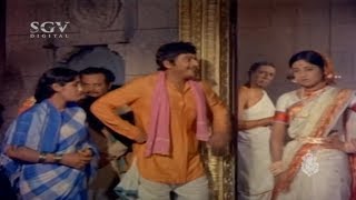 Dr Rajkumar and Manjula Fight in Temple on her Birthday | Best Scenes of Sampathige Saval