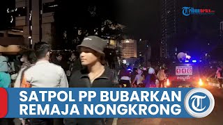 Para Remaja yang Nongkrong di Kawasan Dukuh Atas Dibubarkan oleh Satpol PP Jakarta Pusat