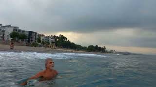 Walk (swimming)with me on the Mediterranean sea of ​​Alanya, Turkey on a cloudy morning🇹🇷🏊‍♂️