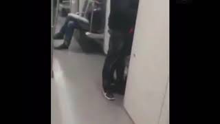 Vrouw Betrapt Zijn Vriendje Met VREEMDGAAN In de Metro!