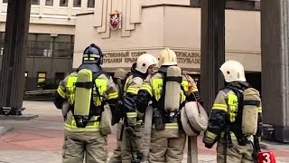 Пожарные тренируются спасать от огня здание парламента Крыма