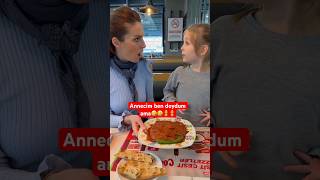 Annecim yemek yiyorum çok acıktım🤣👩‍👧👩‍👧 #shorts #keşfet #komedi #komik #viral #tiktok #annekiz