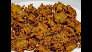 ਪਿਆਜ਼ ਦੇ ਕੁਰਕੁਰੇ ਪਕੌੜੇ ,Pyaaz da pakora  ta pudina chutney ,how to make onion pakora .