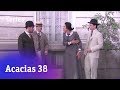 Acacias 38: Lola defiende a Antoñito en plena calle #Acacias603 | RTVE Series