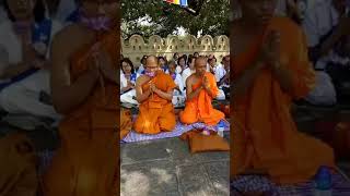 មហិយង្គណៈចេតិយ ស្រីលង្កា - តម្កល់ព្រះគីវត្ថិធាតុនិងព្រះកេសធាតុ - ព្រះពុទ្ធយាងមកកោះលង្កាលើកដំបូង