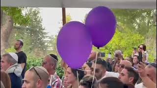 הזמר ישי ריבו נשנק מבכי בלוויה של גיבור ישראל החייל רועי דואי הי\