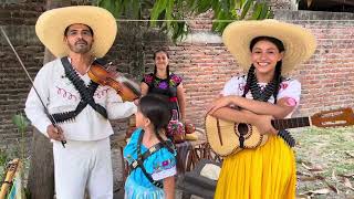 La Adelita /// pequeño homenaje ala revolución Mexicana en Familia