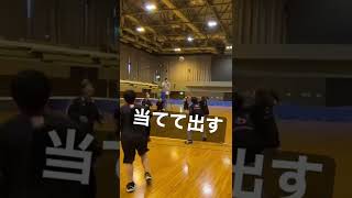 【バレーボールクラッカー】当てて出すライトスパイク#バレクラ #volleyball  #volleyball #shorts