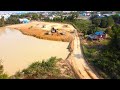 Land Filling Up Heavy Bulldozer SHANTUI DH17 C3 use power push Soil into the water/Dump truck