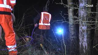 Auto raakt te water naast N377 bij Dedemsvaart, bestuurder gewond