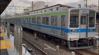 東武野田線10030型16636編成が普通 船橋行きとして馬込沢駅2番線を発車するシーン