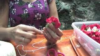 How to Make a Carnation Flower Lei