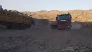 #x202b;معاناة سائقي الشاحنات في نقيل الخشبه بين اب والضالع المنفذ التجاري الوحيد#x202c;lrm;