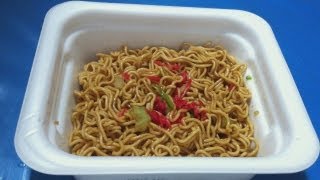 夜食動画　昔ながらのソース焼そば　下町ウスターソース味　マルちゃん カップラーメン Instant cup ramen noodles chow mein