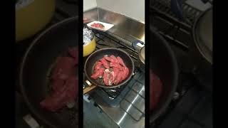 【アラフィフ】フライパンで肉を焼く　#Shorts