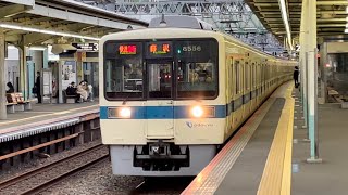 小田急8000形8256＋8056編成が通過するシーン