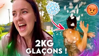 JE JETTE 2 Kg de GLACONS sur LUI dans LA PISCINE ! IL CRAQUE 🥵 (PRANK)