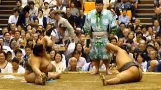 ハプニングも技のうち？初っ切り！(Shokkiri,comic sumo)（平成26年さいたま巡業 Grand Sumo Tour in Saitama 2014 fall）