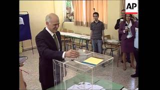 Polls open, PM Karamanlis votes, Papandreou vote