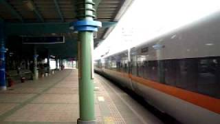 20110410@1066次(TEMU1000型電聯車)太魯閣自強號列車~八堵站通過!!