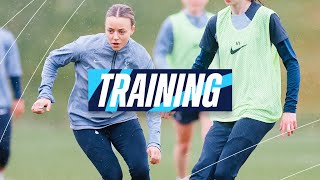 FANS WATCH TRAINING AHEAD OF LEICESTER // TOTTENHAM HOTSPUR // WOMEN'S SUPER LEAGUE