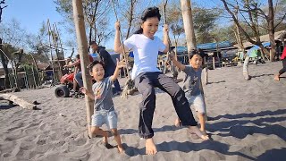 SEHARIAN LIBURAN DI PANTAI ‼️MAIN AYUNAN,LAYANGAN BARENG SODARAKU yang ULANG TAHUN