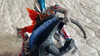 深海怪獣ゲードスとウルトラマンブレーザー