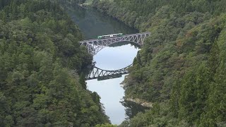 第一只見川橋梁を渡る風っこ号　山間にタイホンがこだまする　2024年10月5日