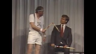 Sketch med Ulf Pilgaard og Claus Ryskjær. Squash fra Tivolirevyen i 80`erne