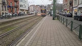 Départ d'un Tram T3000 de La Ligne 62 de La Stib à Meiser